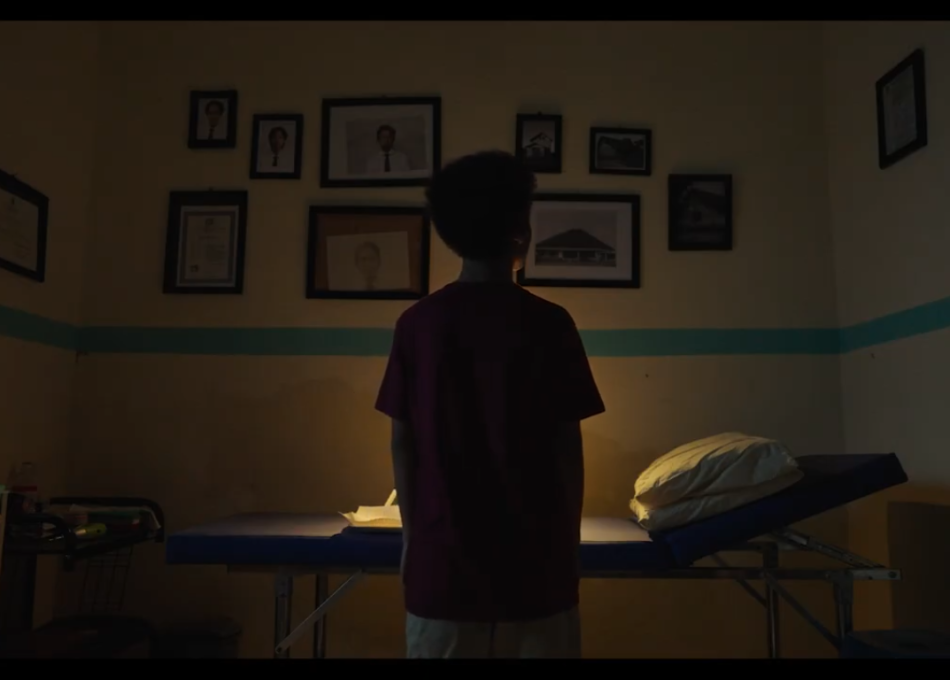 Narasi yang Menahan Diri: Restricted Narration dan Generational Trauma